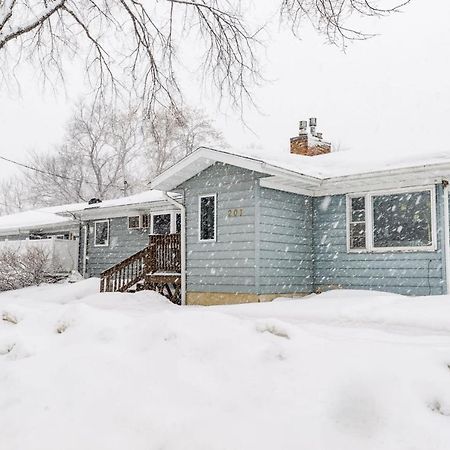 New Remodeled Townhome In Central Fargo Exterior photo