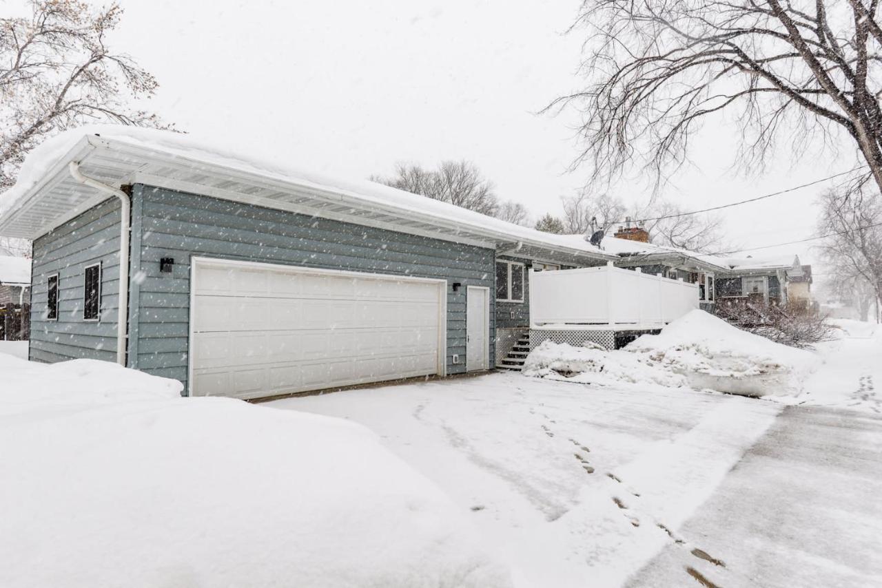 New Remodeled Townhome In Central Fargo Exterior photo