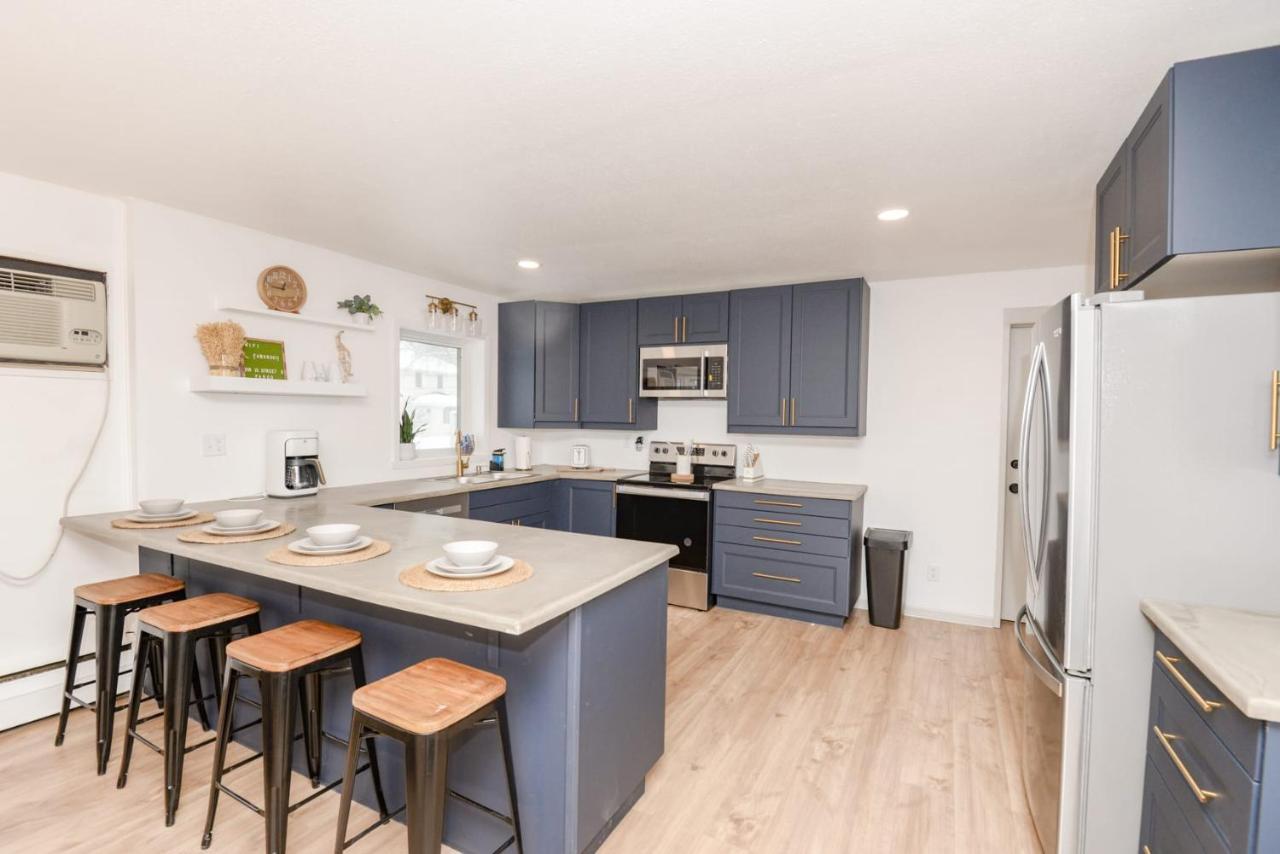 New Remodeled Townhome In Central Fargo Exterior photo